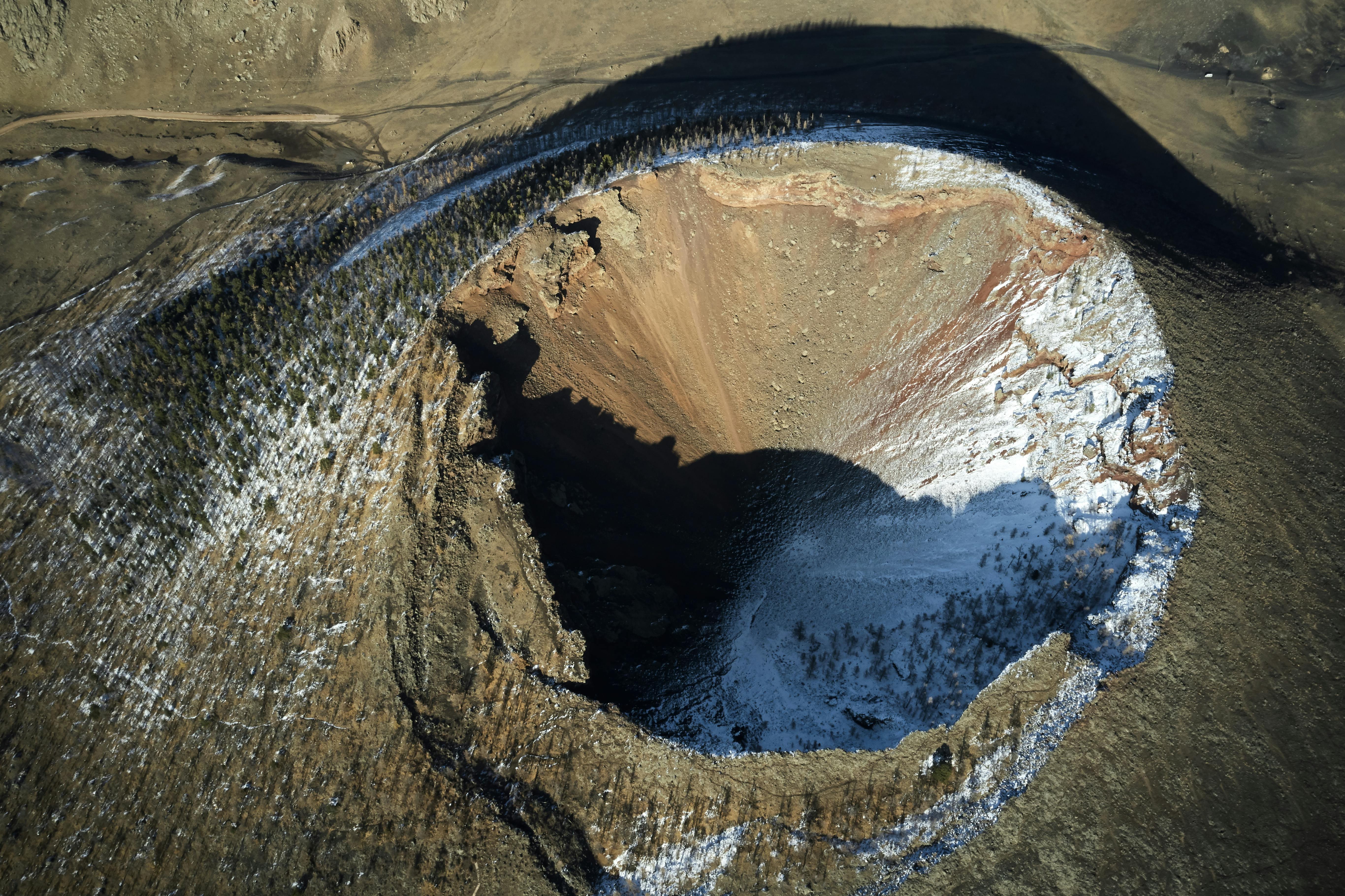 MN_Central_Khorgo Volcano